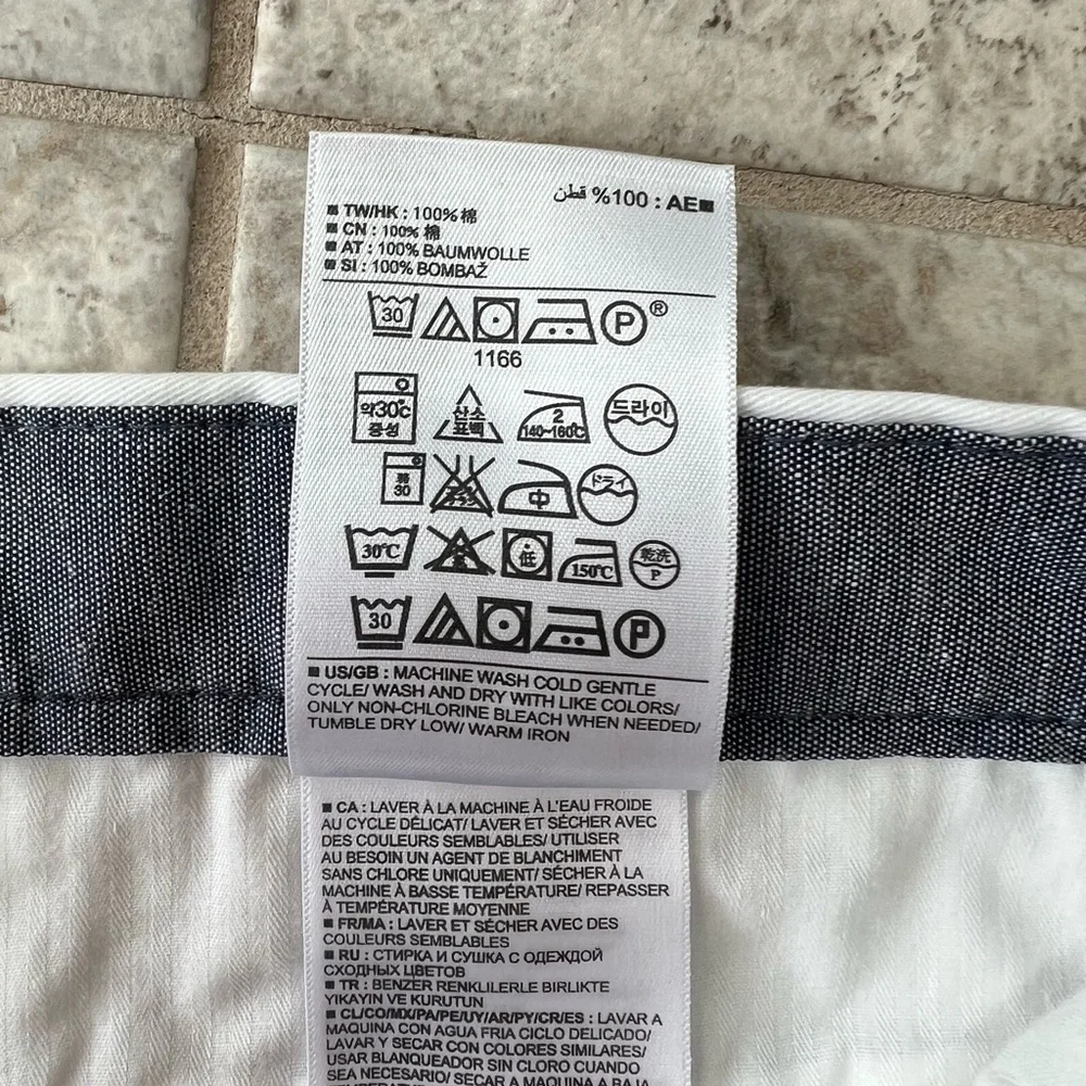 BANANA REPUBLIC NWT City Chino Short in White, size 35
